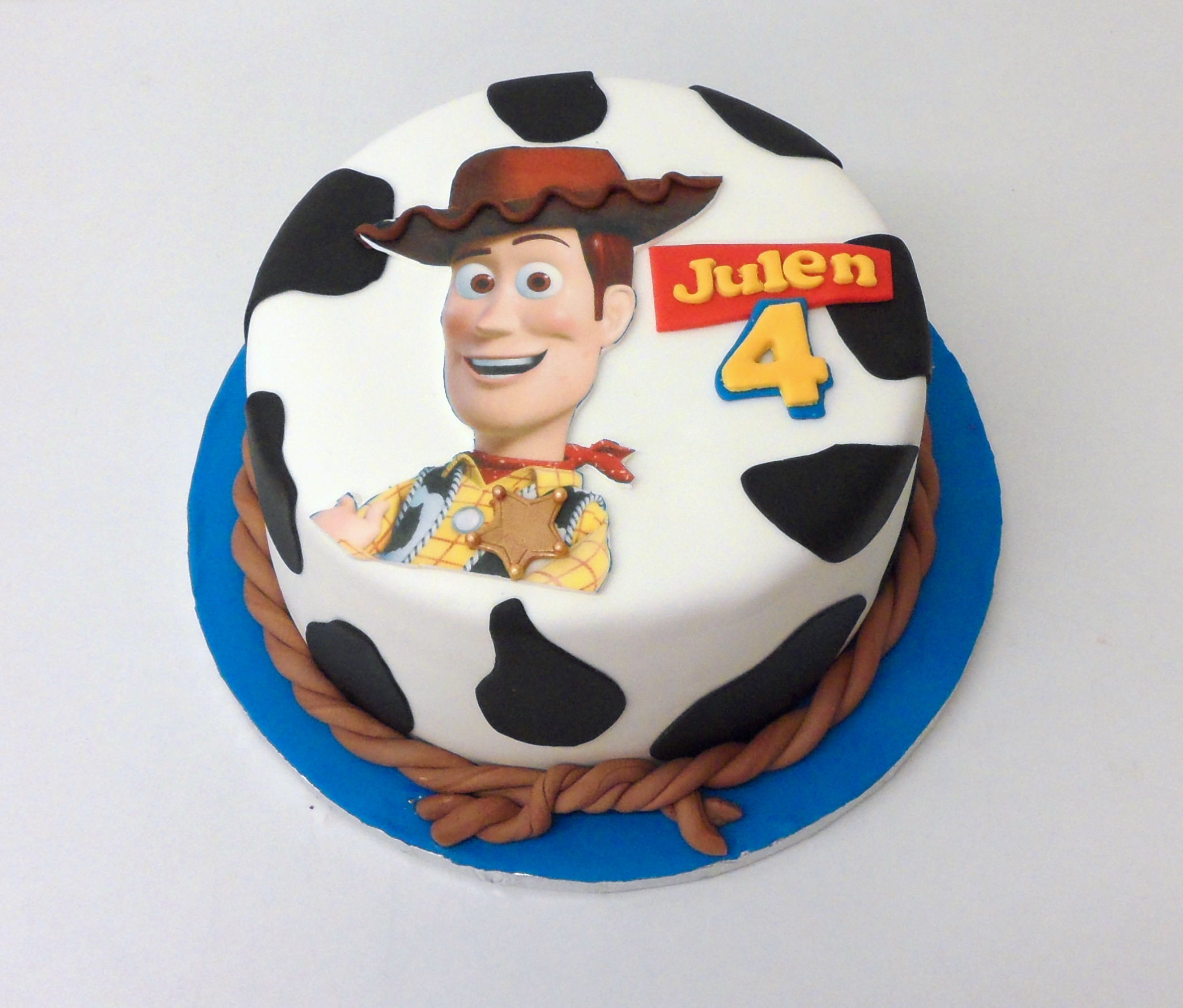 Tarta Fondant Toy Story Woody en oblea 2d - Amelia Bakery