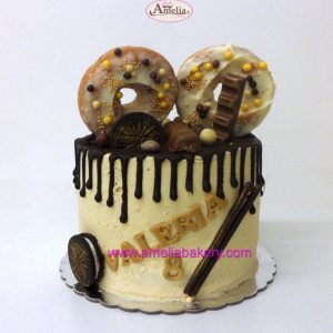 Pastel Kinder Drip Cake con Donuts, kinder, Oreo