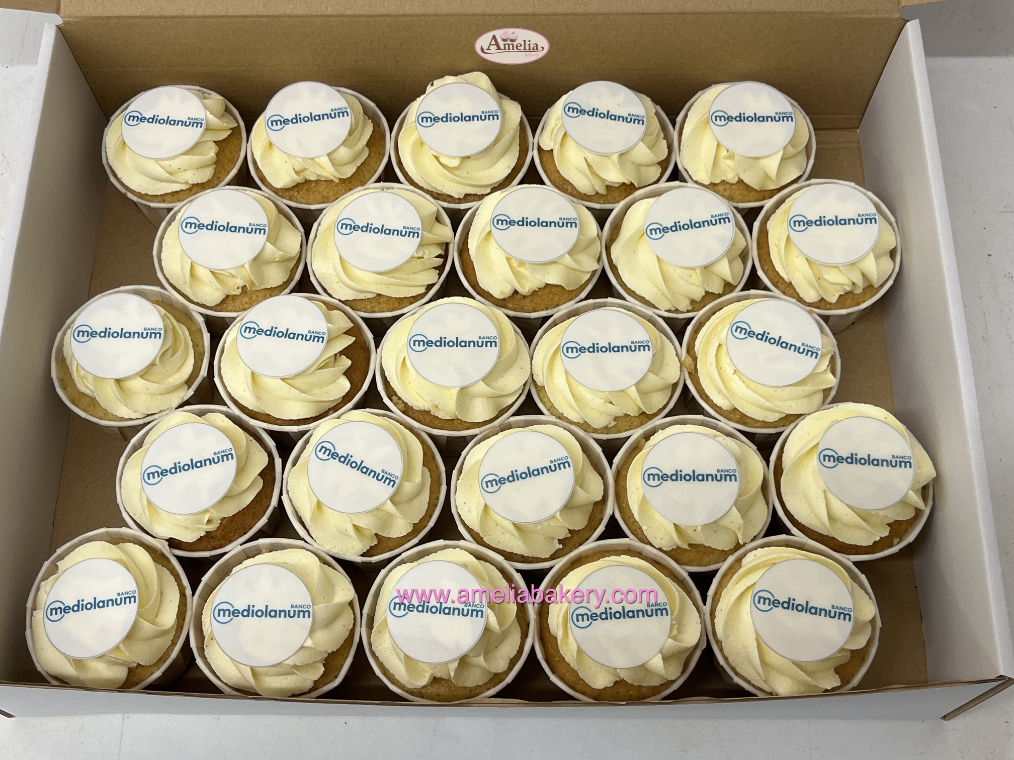 Cupcakes-corporativos-banco-mediolanum