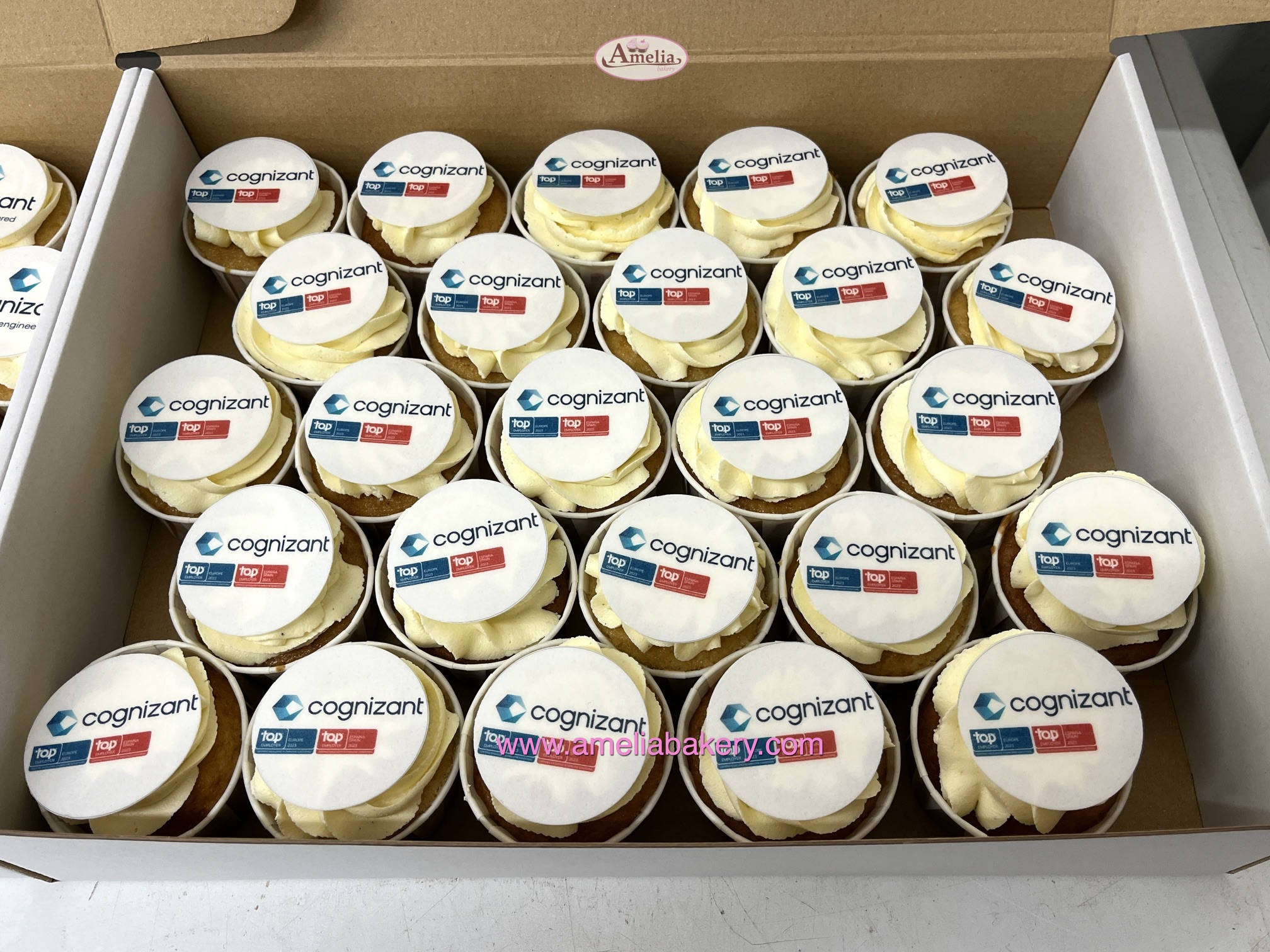 Cupcakes-corporativos-cognizant-oblea