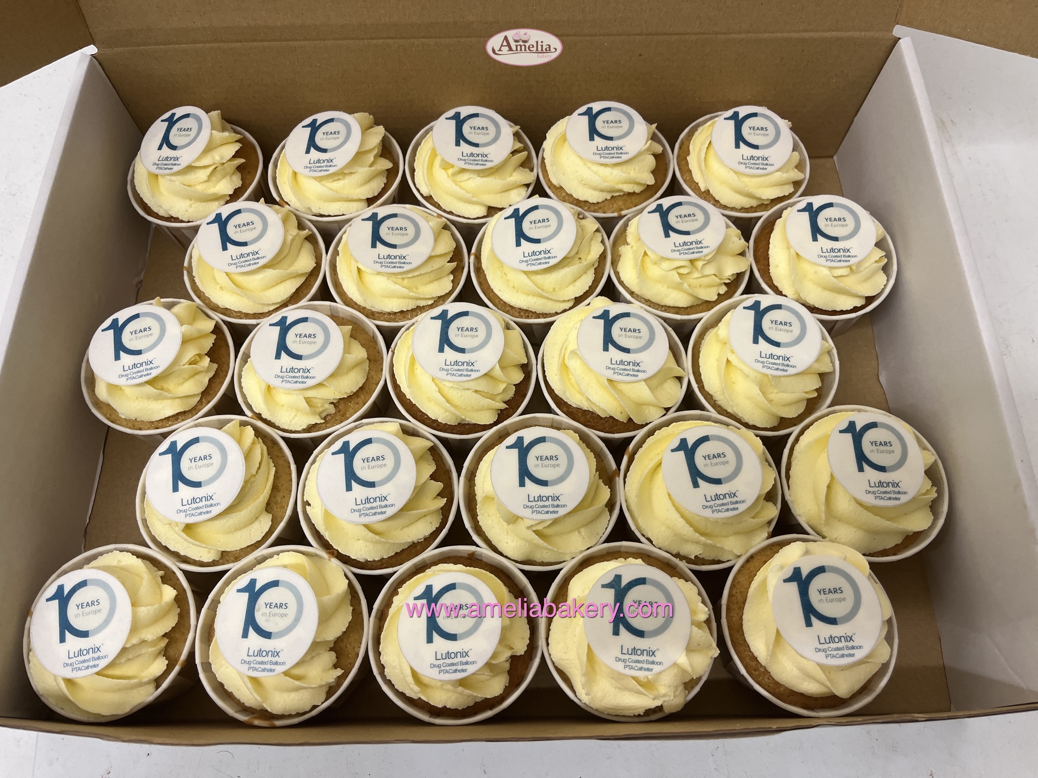 Cupcakes-corporativos-con-oblea-Lutonix