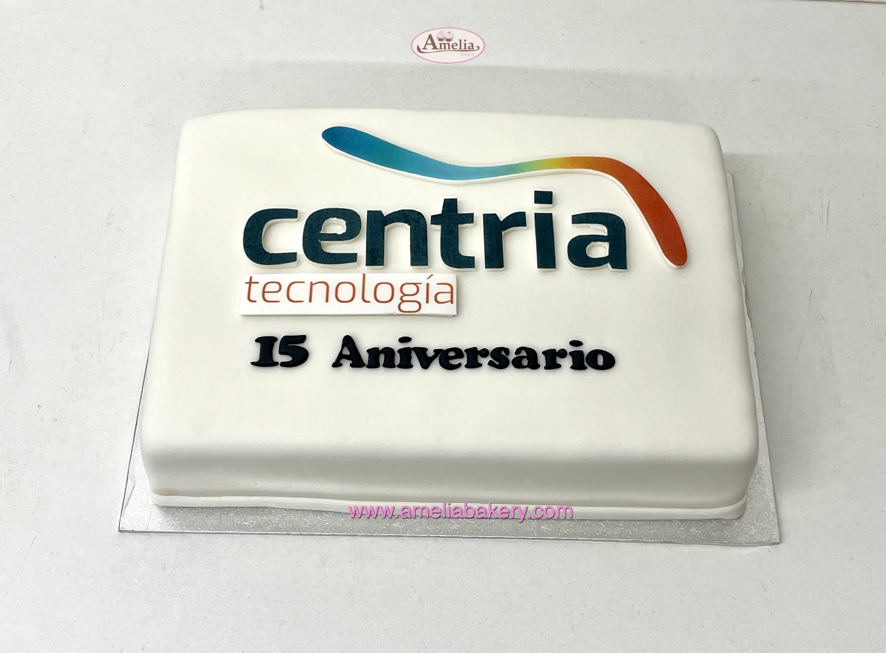 Tarta-corporativa-rectangular-centria-fondant