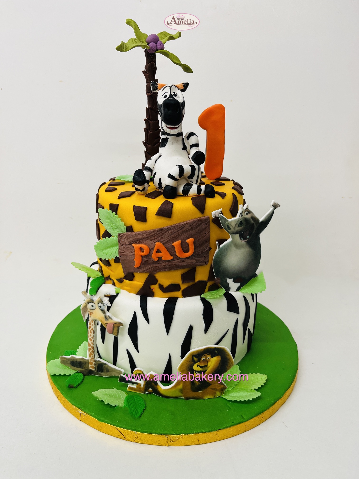 Tarta-fondant-Madagascar-animales-selva-3-pisos-3d-oblea-Amelia-Bakery