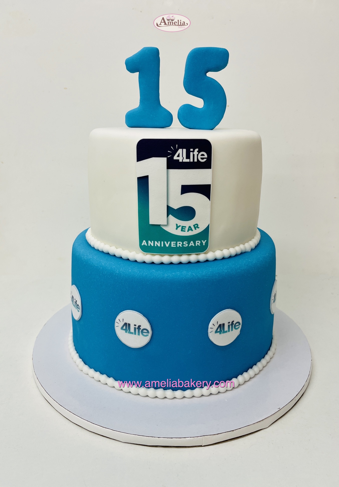 Tarta-fondant-corporativa-2-pisos-4life