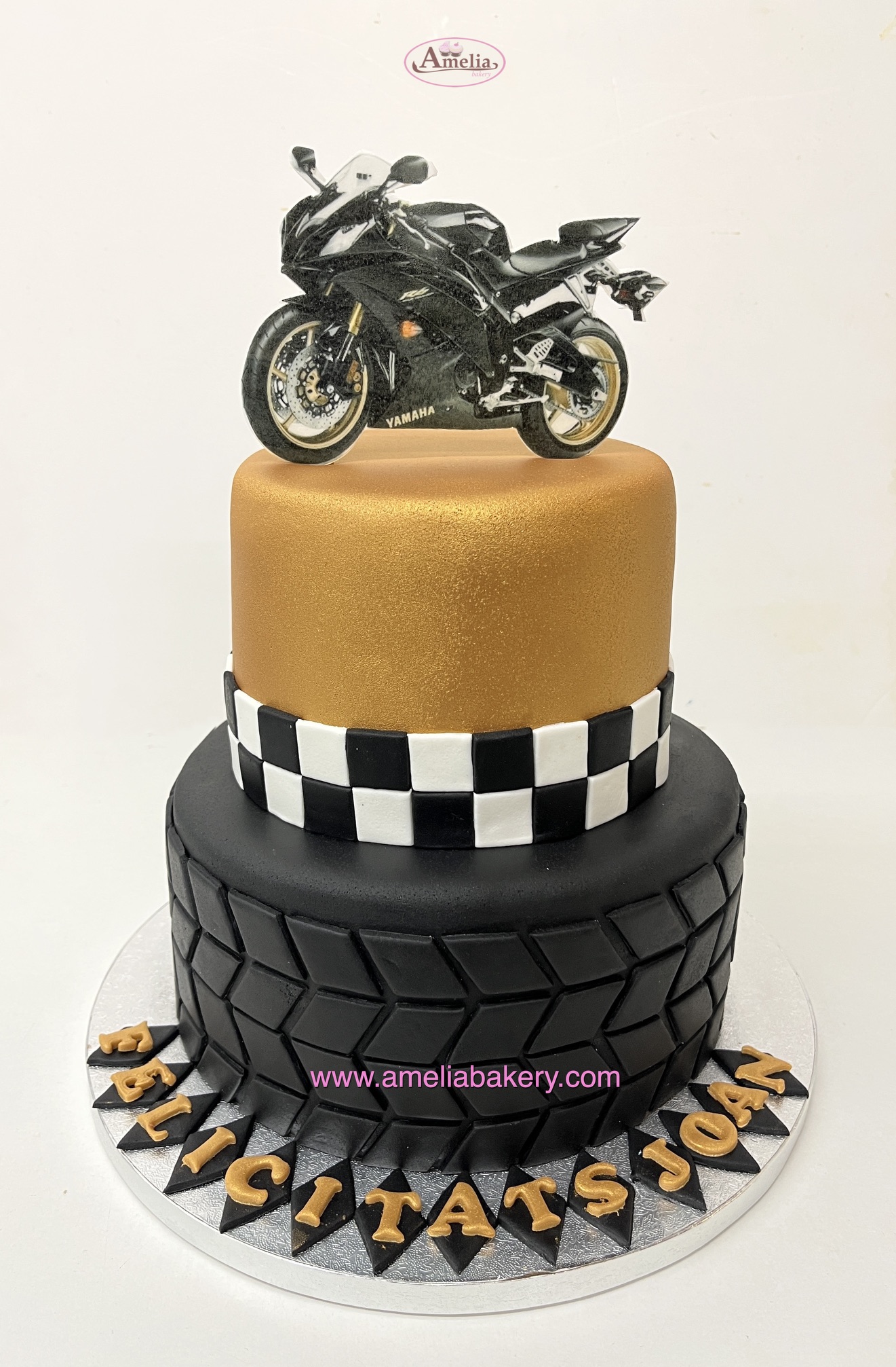 Tarta-fondant-moto-rueda-oblea-yamaha